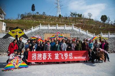 夜明珠街道：拥抱春天 放飞梦想 