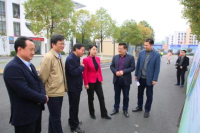 陈安丽调研西陵区孵化中心