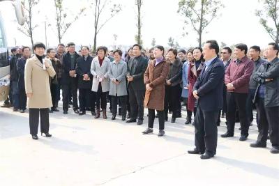  西陵区党政代表团来猇考察