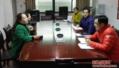 点军区民政局检查辖区社区工作