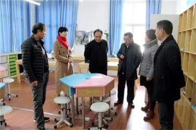 华东师范大学教授杨小微深入我区指导学校发展