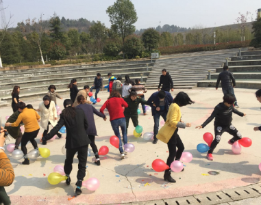 猇亭区政务服务中心举行庆“三八”趣味运动会