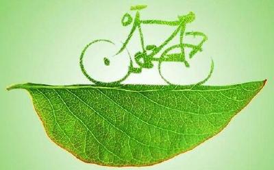 两社区组织环保骑行 倡议绿色出行错峰出行