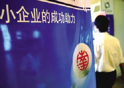 伍家岗开展“三联服务”助力企业发展 一企业拿到贷款300万