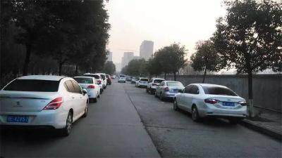 猇亭中心城区开展违停整治行动