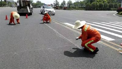 猇亭区道路标线刷新工作正式动工