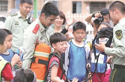 进警营 学消防