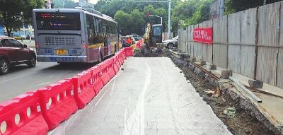 体育场路与绿萝路交叉口拓宽改造开工