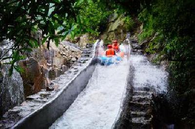 漂流＋探秘 宜昌市民夏日旅游有了新玩法