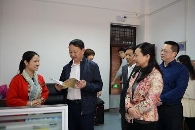 宋文豹专题调研伍家岗区人才工作
