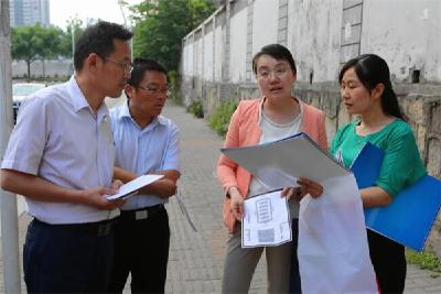 区党政主要领导调研生态市民及街头小景建设