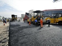 渭河路改造开始“刷黑”