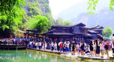 端午小长假三峡人家游客爆棚