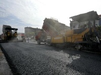 渭河路改造开始“刷黑”