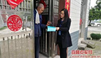 关爱老人防诈骗 “格格”宣传送上门
