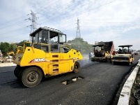 渭河路改造开始“刷黑”