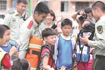 进警营 学消防