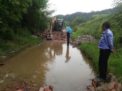 群众动嘴 干部动腿 为民办实事