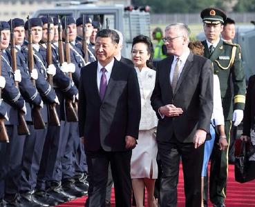 习近平抵达柏林开始对德意志联邦共和国进行国事访问