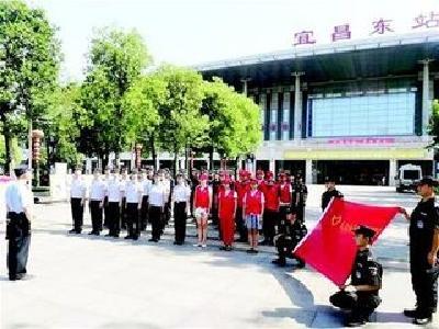 “王劲松东站青年志愿服务队” 四年服务群众6万余人