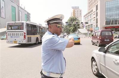 41.5℃“烧烤模式”下，他们仍然坚守……