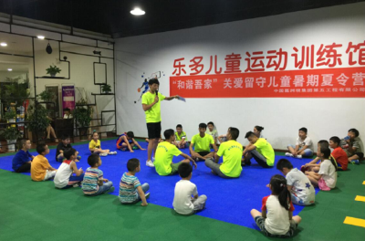 我运动 我健康 我快乐——望洲岗社区金阳光活动之“和谐吾家”夏令营拓展活动