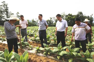 宋文豹赴长阳调研精准扶贫等工作