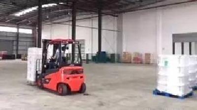 进口高档红酒在三峡保税物流中心陆续清关