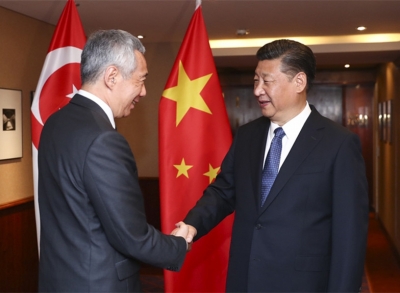 习近平会见新加坡总理李显龙