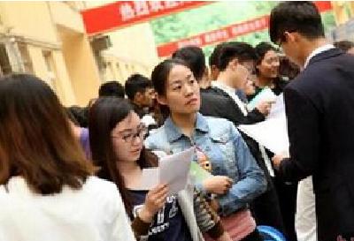 送钱送户口还送房 多个二线城市出台政策“抢人”