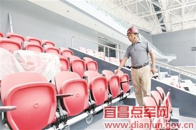 奥体中心篮球馆 开始安装座椅