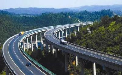 国务院：选择部分高速公路试点分时段差异化收费