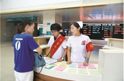 文明宜昌丨答疑解惑、疏导情绪 中心医院志愿服务贴心暖心