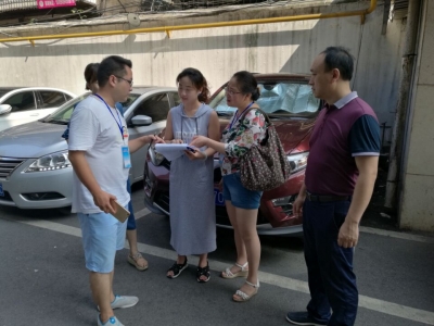 学院街办：区住建委领导来珍珠路社区检查物业小区