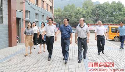 市委宣传部督查点军文明创建工作