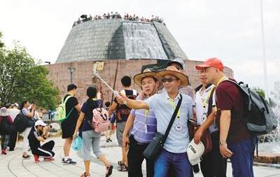 三峡大坝旅游 迎暑期最高峰