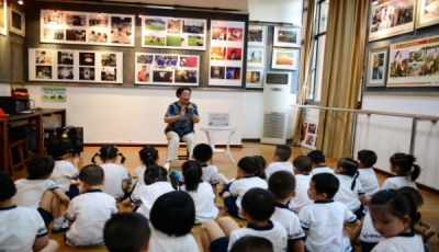 西陵街道七旬老党员宣讲未成年人国学礼仪