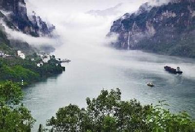 “爱上宜昌”走进“两坝一峡” 国内外旅行商体验宜昌秀丽风情