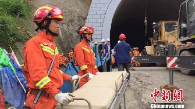 玉磨铁路“9·14”隧道塌方被困9人被全部救出