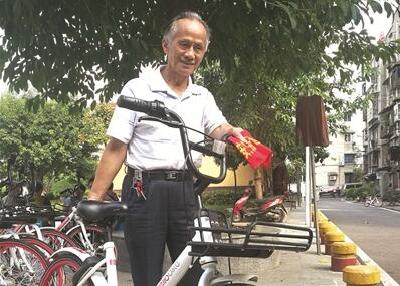 宜昌“闲人周大爷”15年管遍社区大小事儿