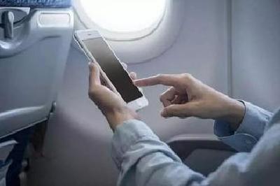飞机上可以用手机了？ 民航局：航空公司自己定