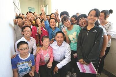 走近宜昌农民工共产党员、出租车司机王华君