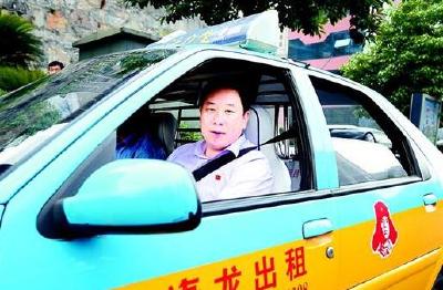 在宜昌出租车行业，他是有名的“活雷锋”