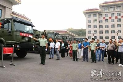 观摩团走进军营开展国防教育活动