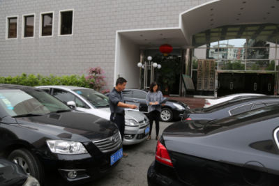 区纪委和区事管局双节严管公车
