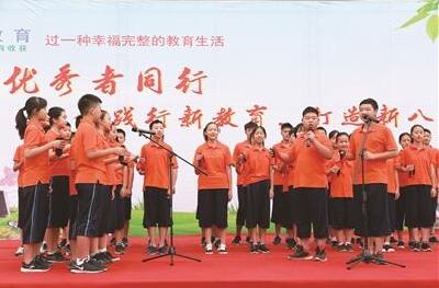 宜昌开学首日处处“文明学堂”