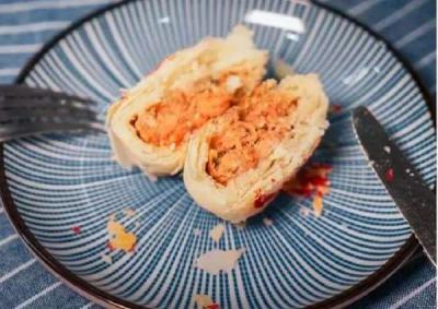 中秋高校月饼俏：校徽作饼皮,鱼肉小龙虾中药馅全都有