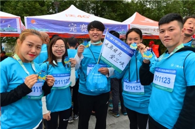 首届三峡大坝国际趣味竞技跑欢乐开跑