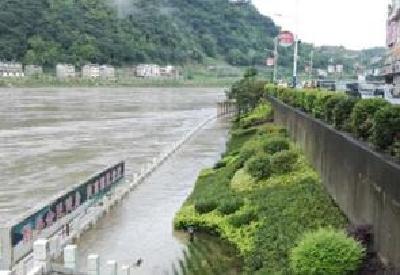 10个乡镇9722人受灾 长阳受灾村洪水渐退灾民已妥善安置