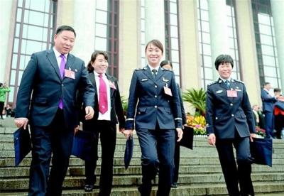 扬帆再起航，加油干出新未来--湖北团代表激情满怀谈奋斗